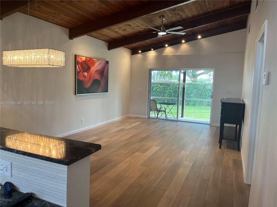 En Venta: $325,000 (2 camas, 2 baños, 960 Pies cuadrados)