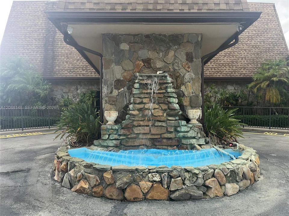 En Venta: $325,000 (2 camas, 2 baños, 960 Pies cuadrados)