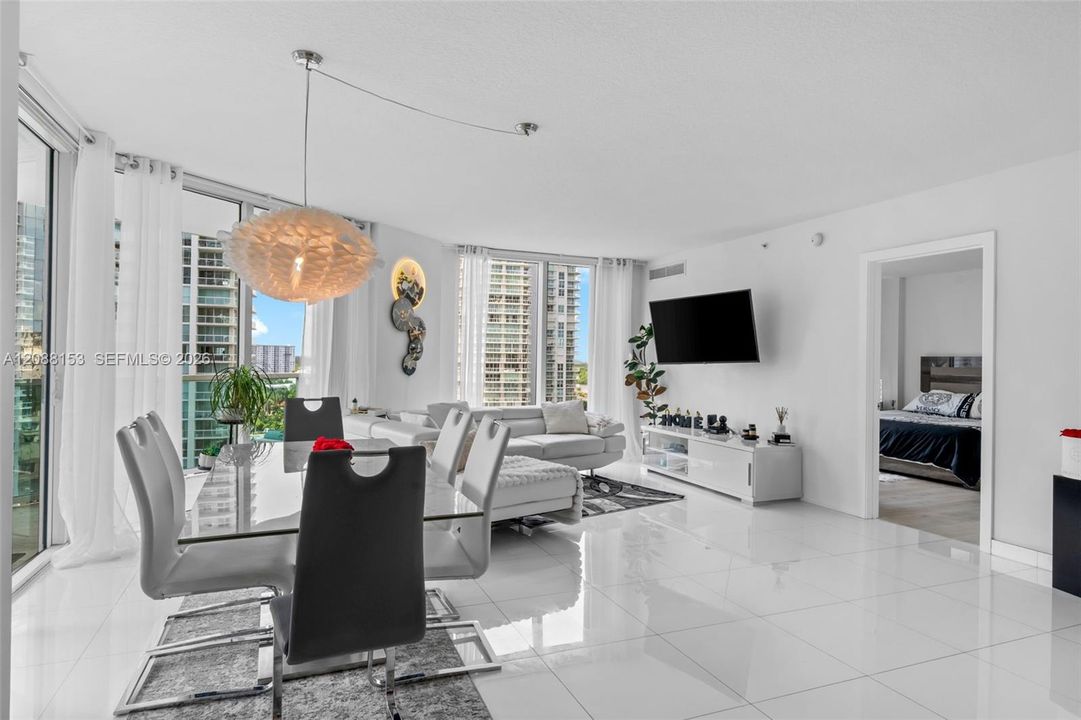 For Sale: $1,150,000 (3 beds, 2 baths, 1492 Square Feet)