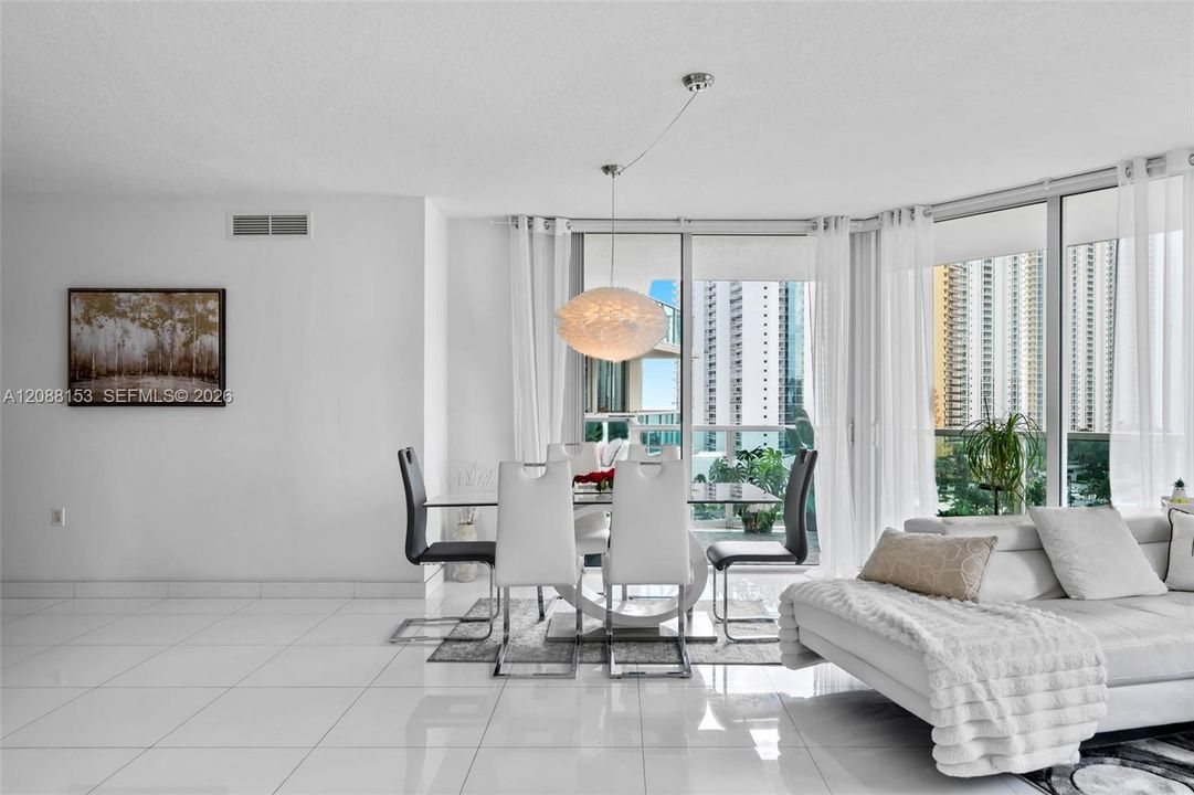 For Sale: $1,150,000 (3 beds, 2 baths, 1492 Square Feet)