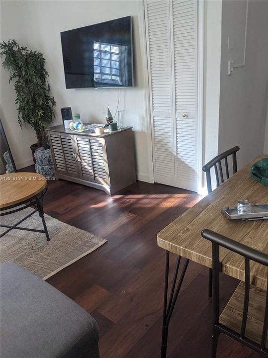 For Rent: $2,000 (1 beds, 1 baths, 575 Square Feet)