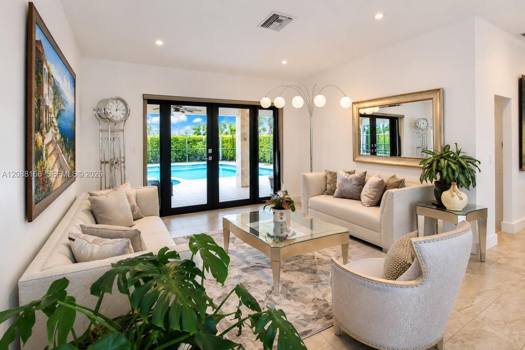 待售: $920,000 (3 贝兹, 2 浴室, 2083 平方英尺)