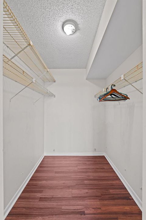 Walking Closet