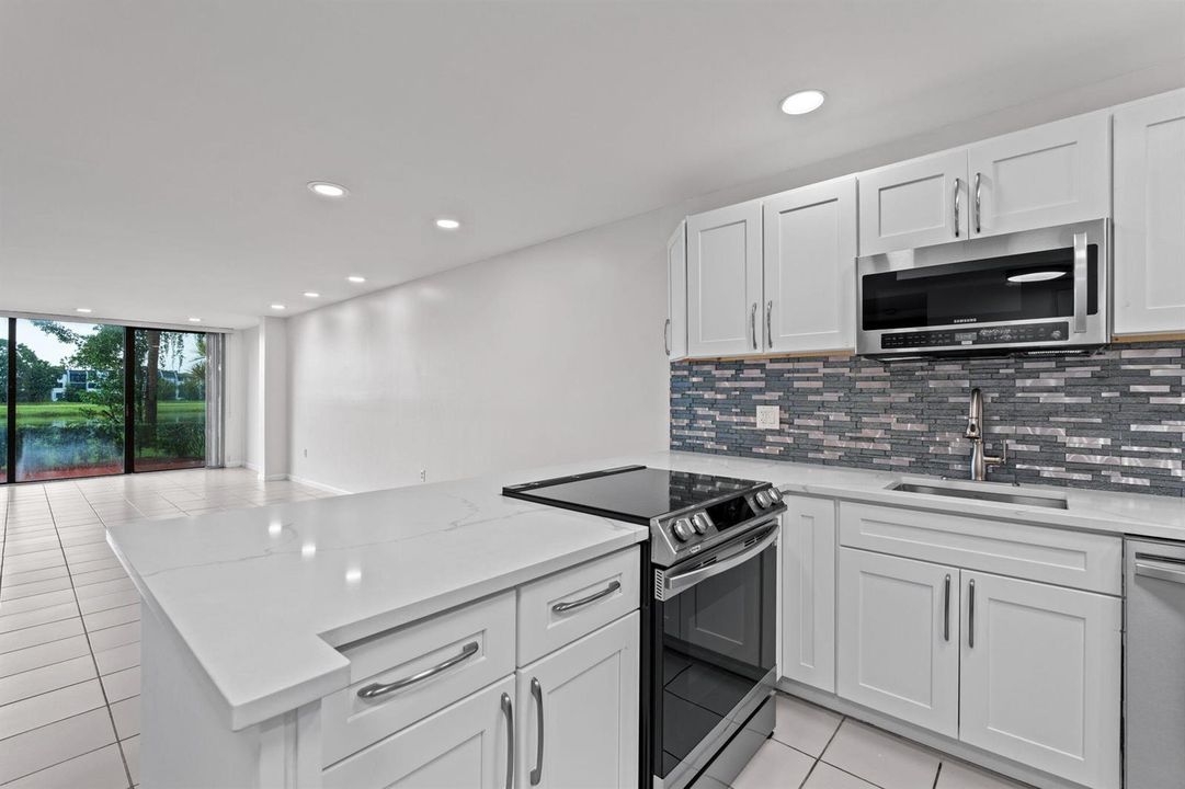 Kitchen/Living Area