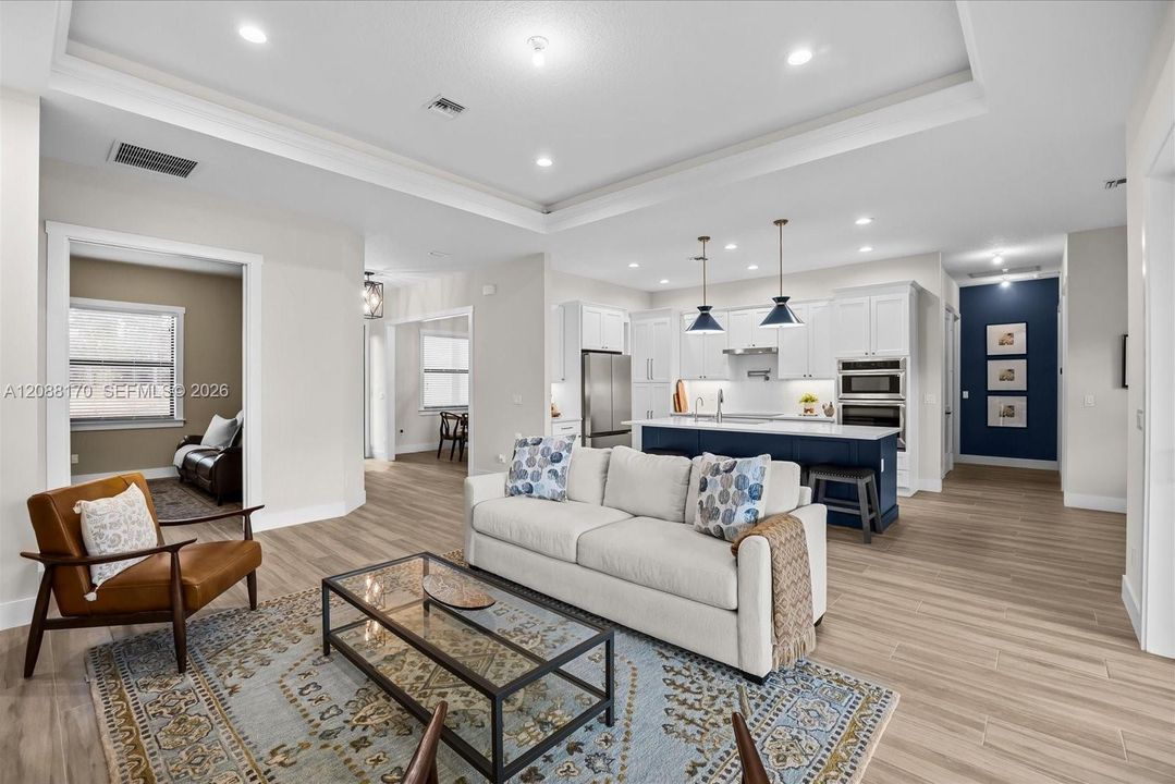 En Venta: $745,000 (3 camas, 2 baños, 2357 Pies cuadrados)
