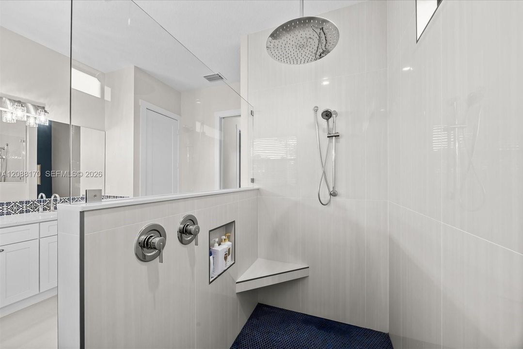 En Venta: $745,000 (3 camas, 2 baños, 2357 Pies cuadrados)