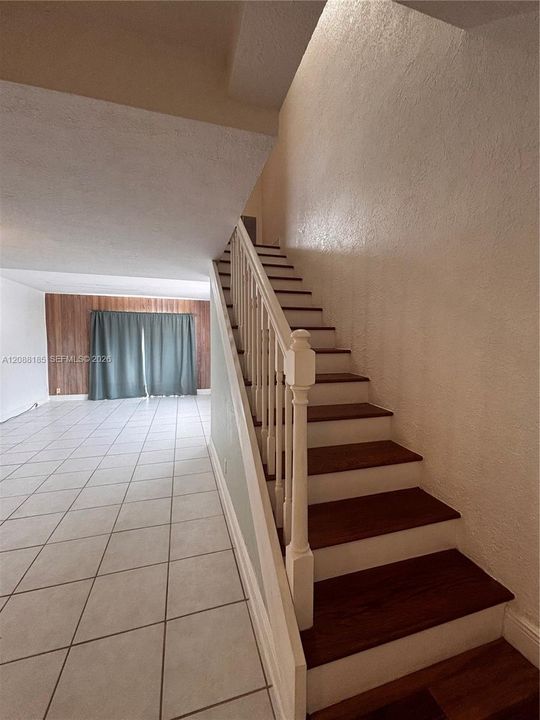 For Sale: $315,000 (2 beds, 1 baths, 890 Square Feet)