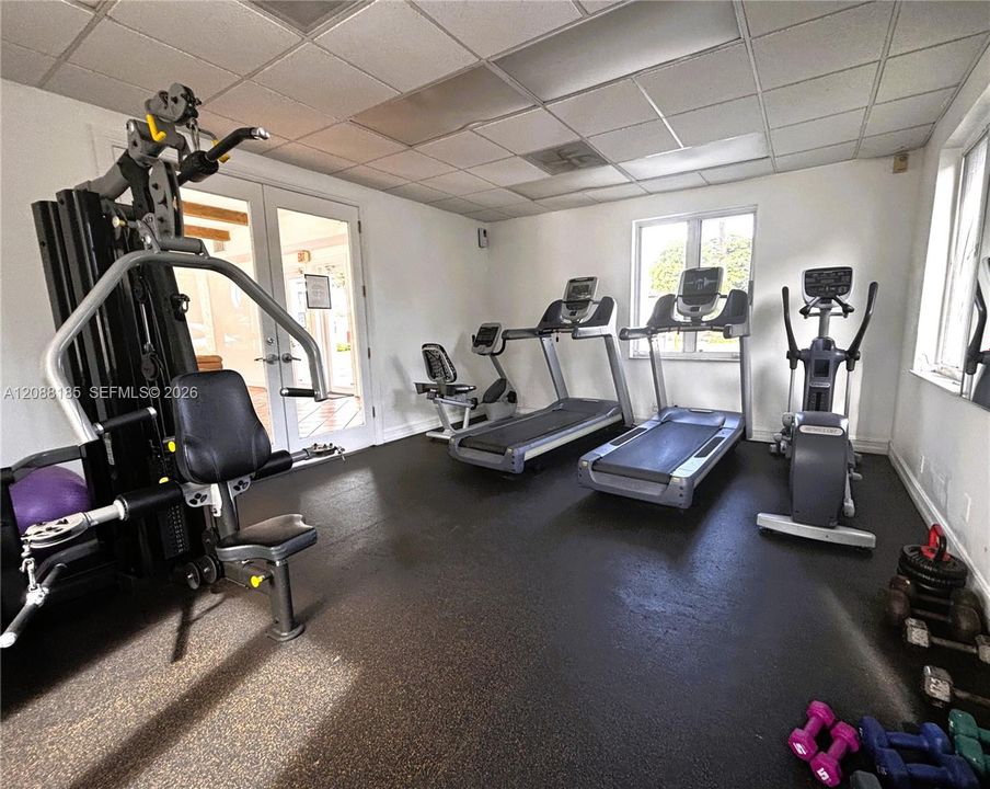 For Sale: $315,000 (2 beds, 1 baths, 890 Square Feet)