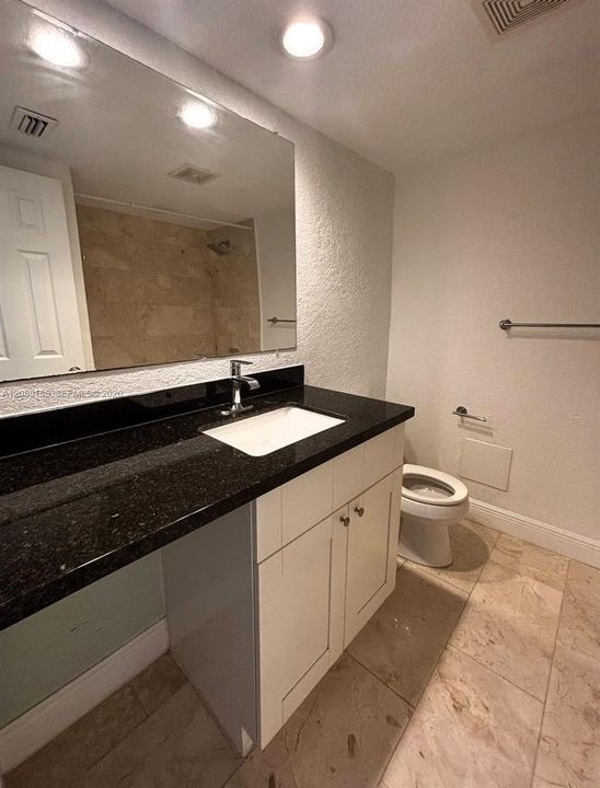 For Sale: $315,000 (2 beds, 1 baths, 890 Square Feet)