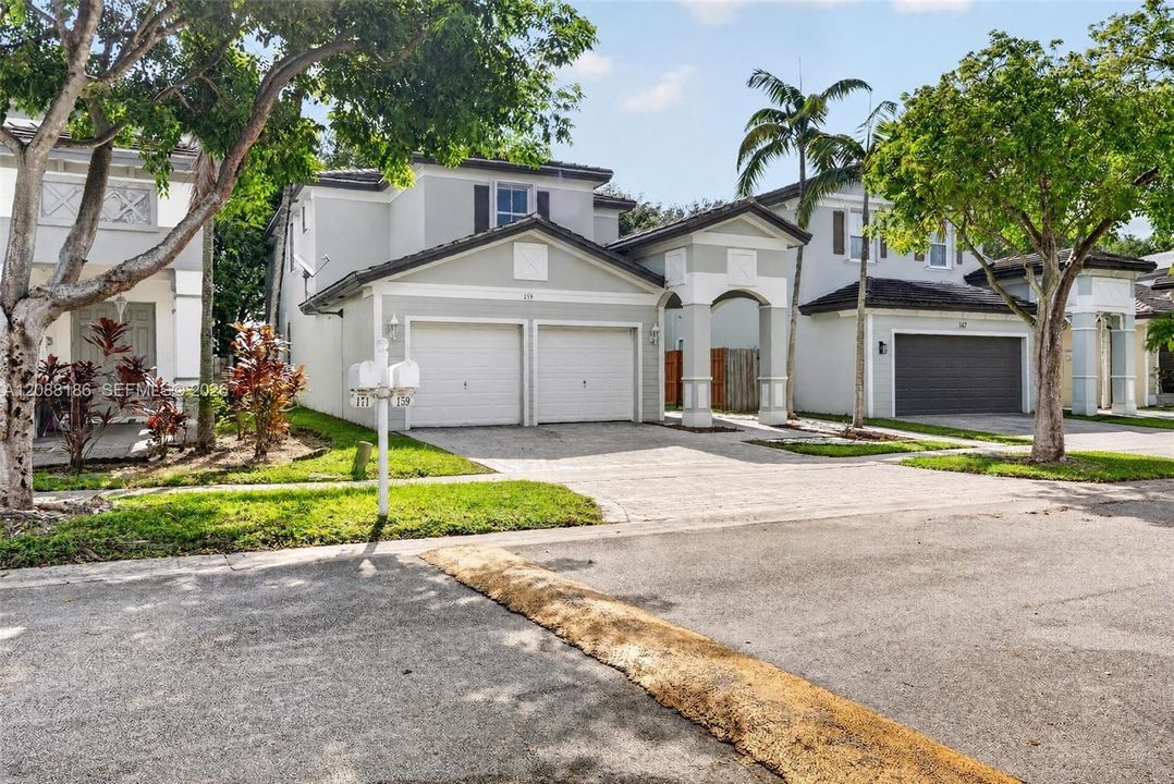 En Venta: $485,000 (4 camas, 2 baños, 2322 Pies cuadrados)