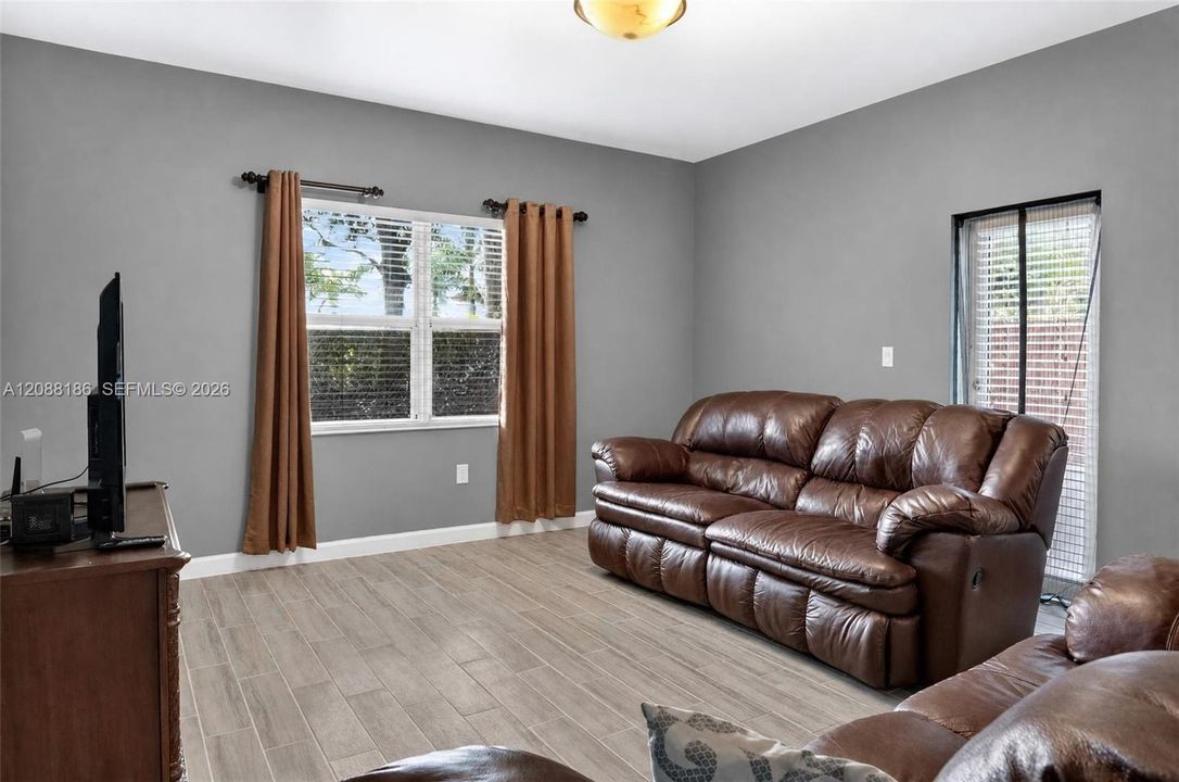 En Venta: $485,000 (4 camas, 2 baños, 2322 Pies cuadrados)