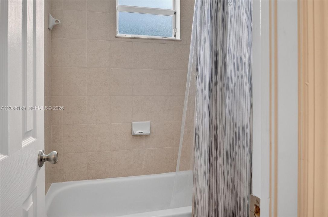 En Venta: $485,000 (4 camas, 2 baños, 2322 Pies cuadrados)