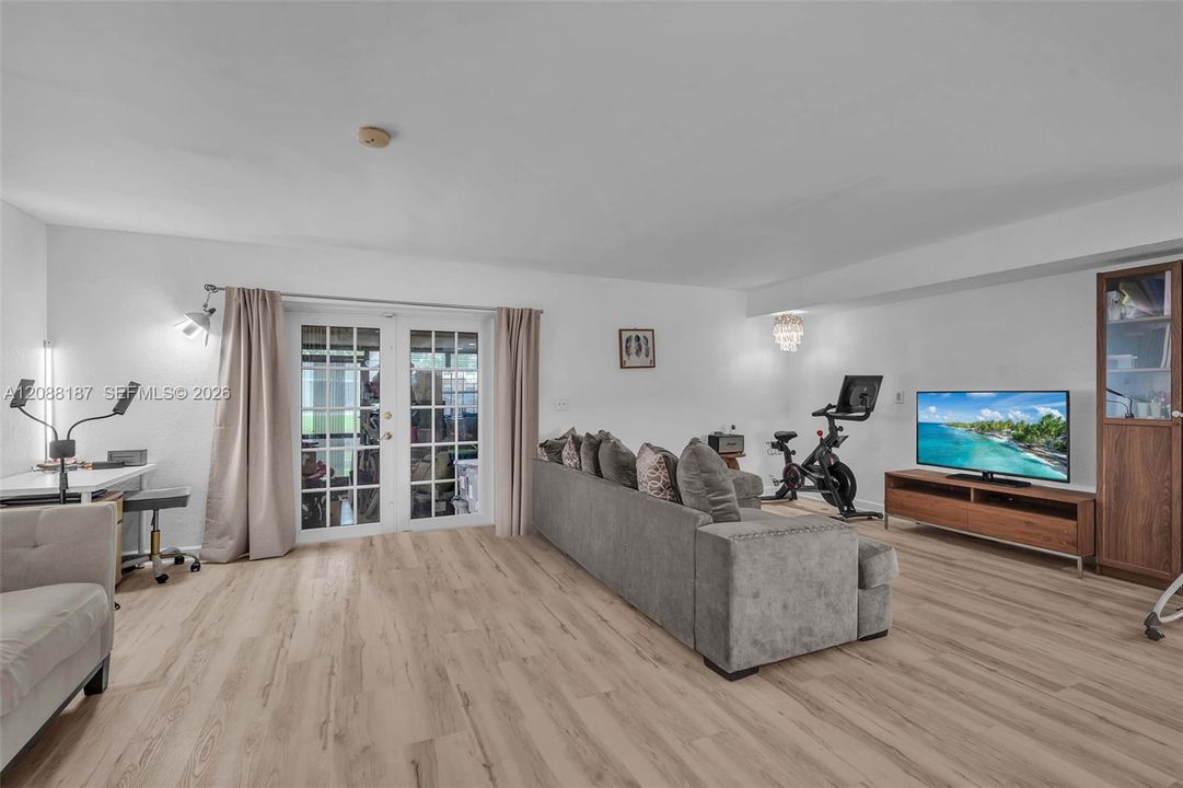 En Venta: $250,000 (3 camas, 2 baños, 1645 Pies cuadrados)