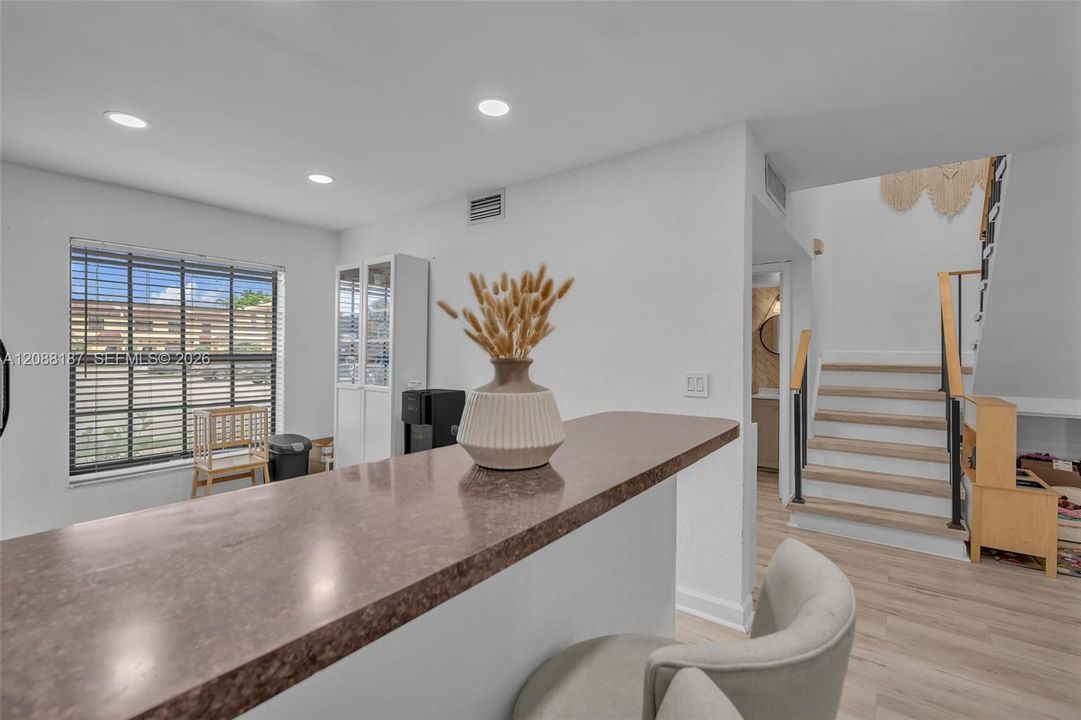 En Venta: $250,000 (3 camas, 2 baños, 1645 Pies cuadrados)