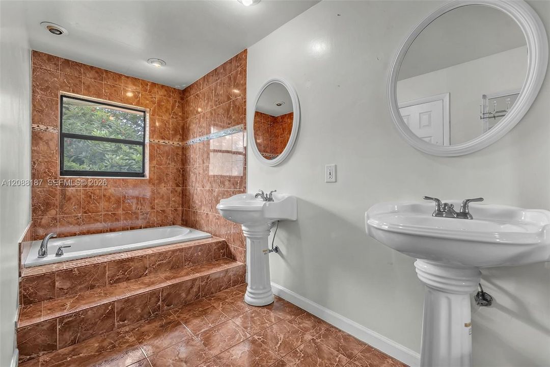 En Venta: $250,000 (3 camas, 2 baños, 1645 Pies cuadrados)