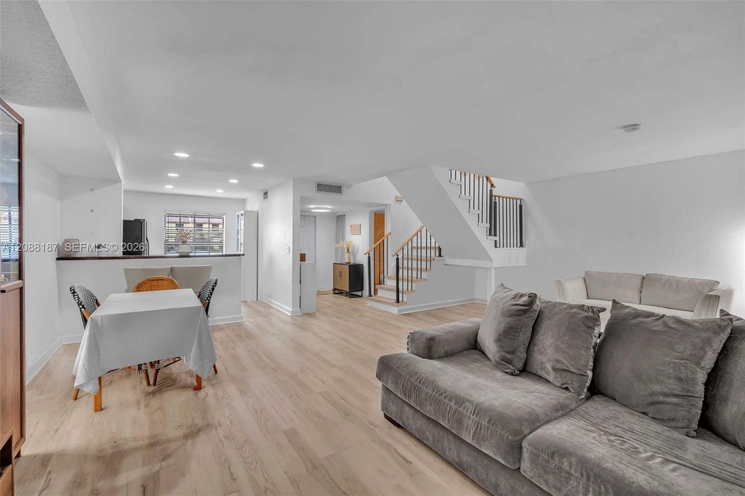 En Venta: $250,000 (3 camas, 2 baños, 1645 Pies cuadrados)