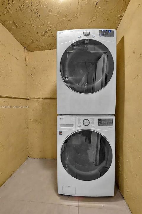 En Venta: $250,000 (3 camas, 2 baños, 1645 Pies cuadrados)