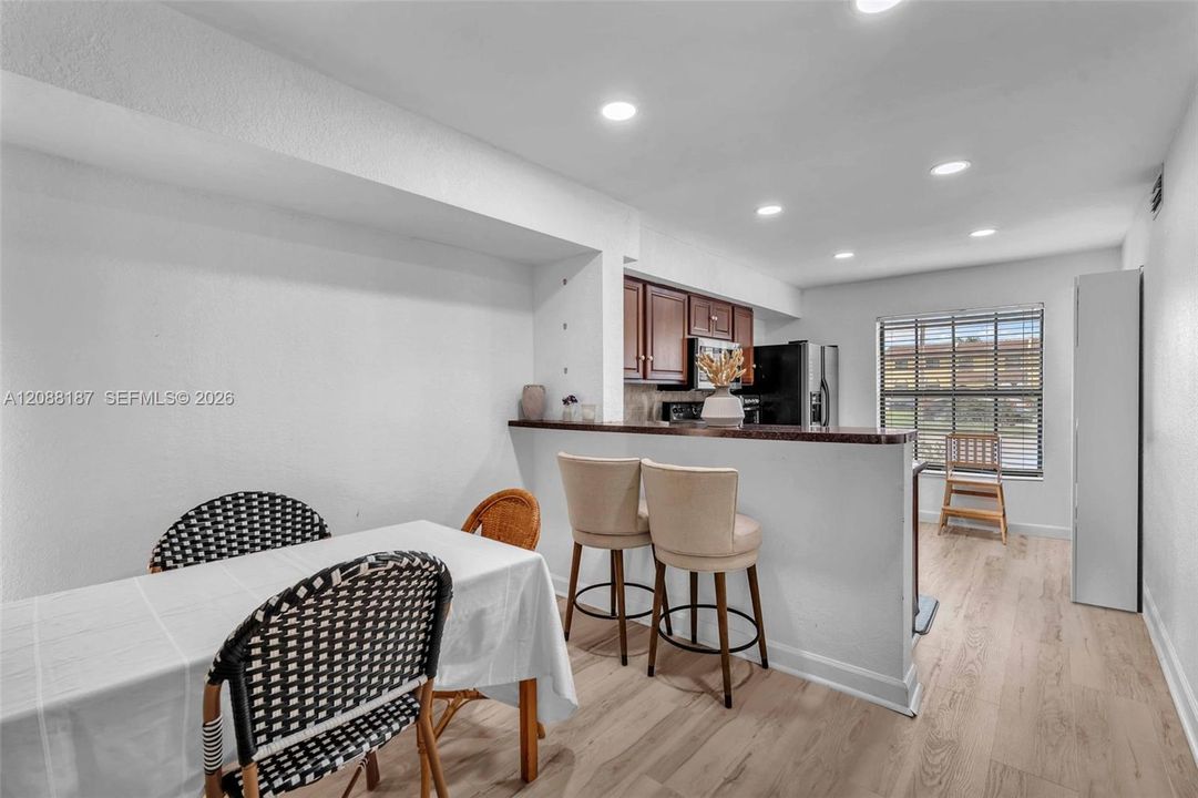 En Venta: $250,000 (3 camas, 2 baños, 1645 Pies cuadrados)
