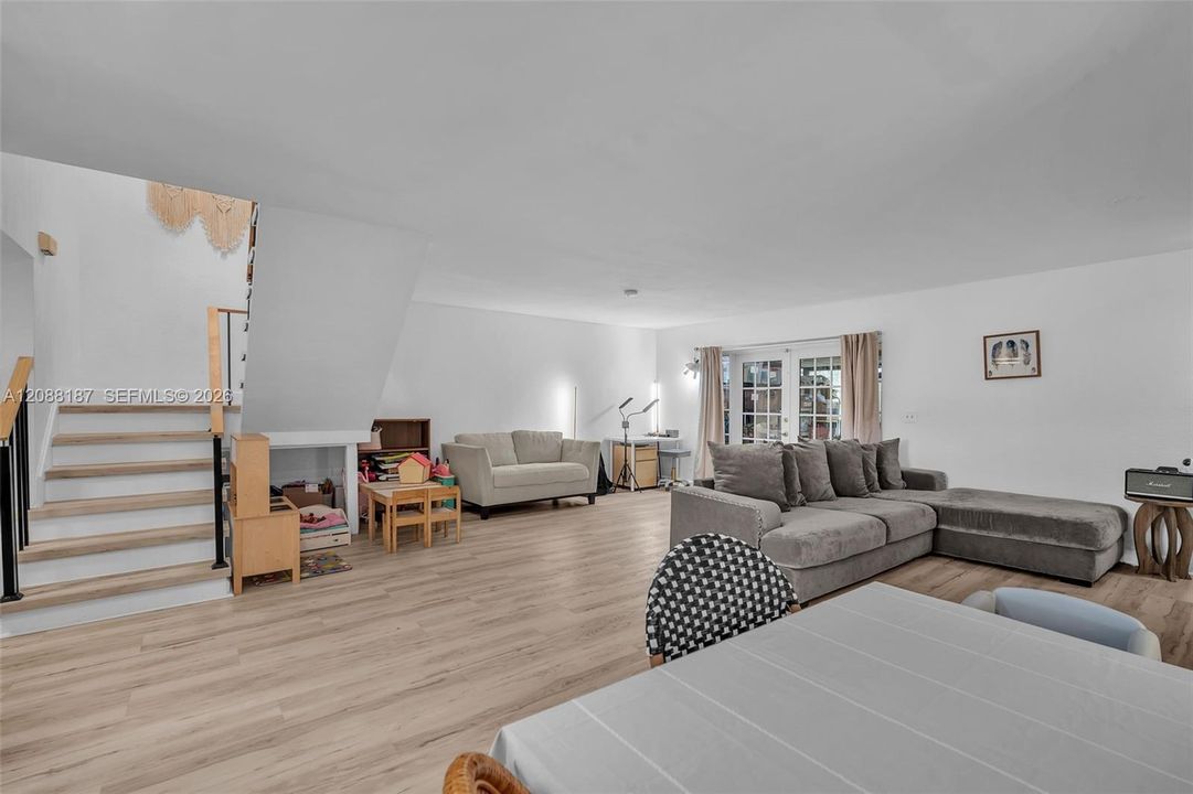 En Venta: $250,000 (3 camas, 2 baños, 1645 Pies cuadrados)