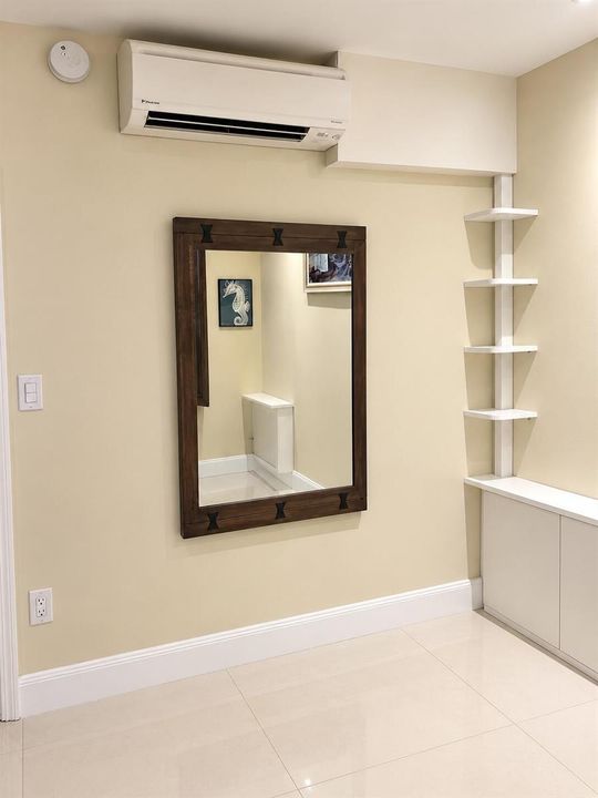bedroom side