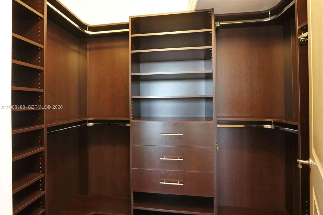 En Venta: $1,285,000 (3 camas, 2 baños, 1654 Pies cuadrados)