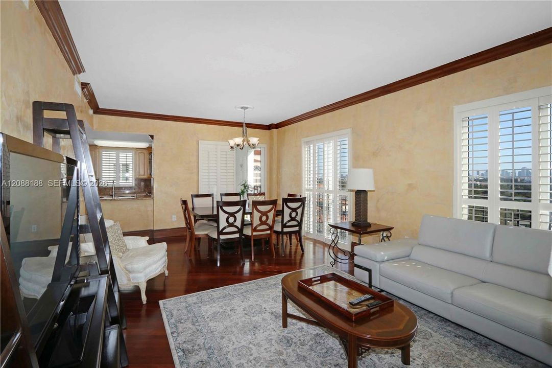 En Venta: $1,285,000 (3 camas, 2 baños, 1654 Pies cuadrados)