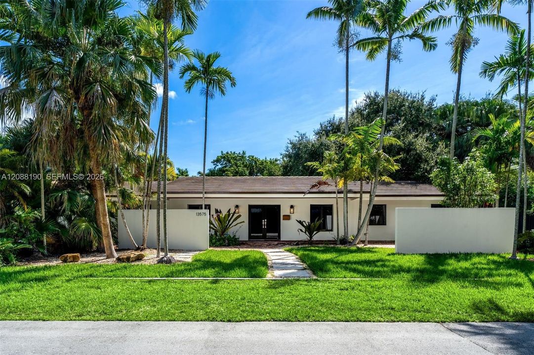 For Sale: $2,699,000 (4 beds, 3 baths, 3131 Square Feet)