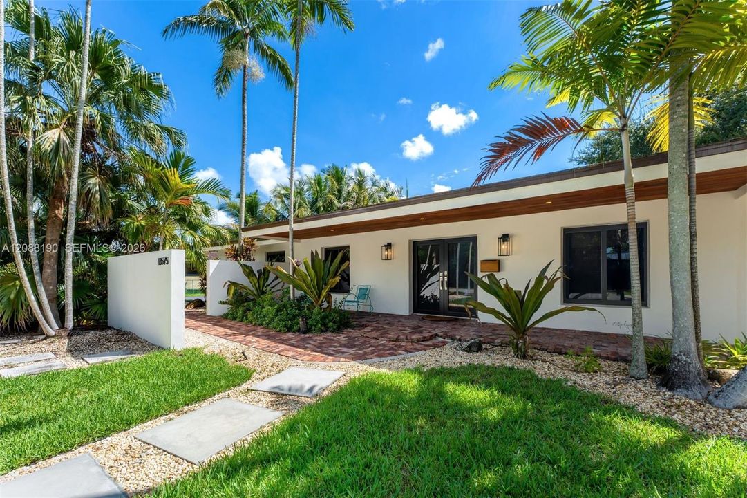 For Sale: $2,699,000 (4 beds, 3 baths, 3131 Square Feet)