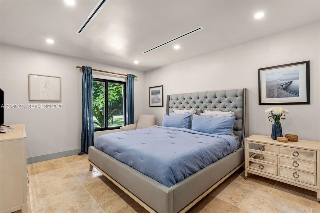 For Sale: $2,699,000 (4 beds, 3 baths, 3131 Square Feet)