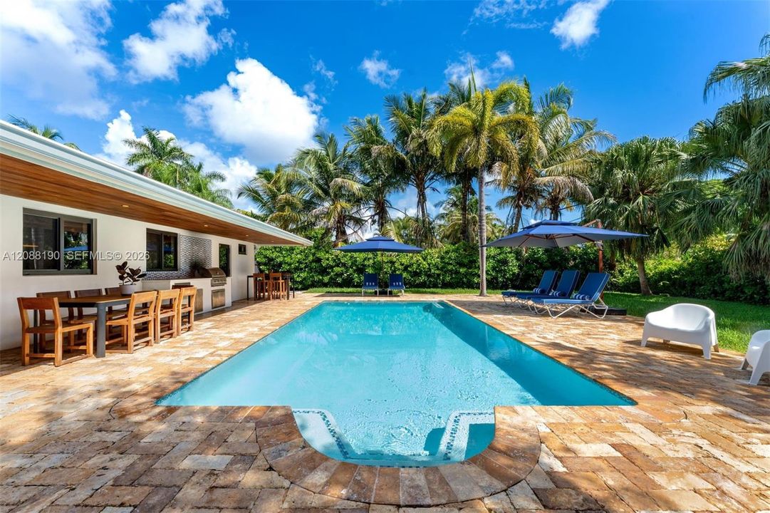 For Sale: $2,699,000 (4 beds, 3 baths, 3131 Square Feet)