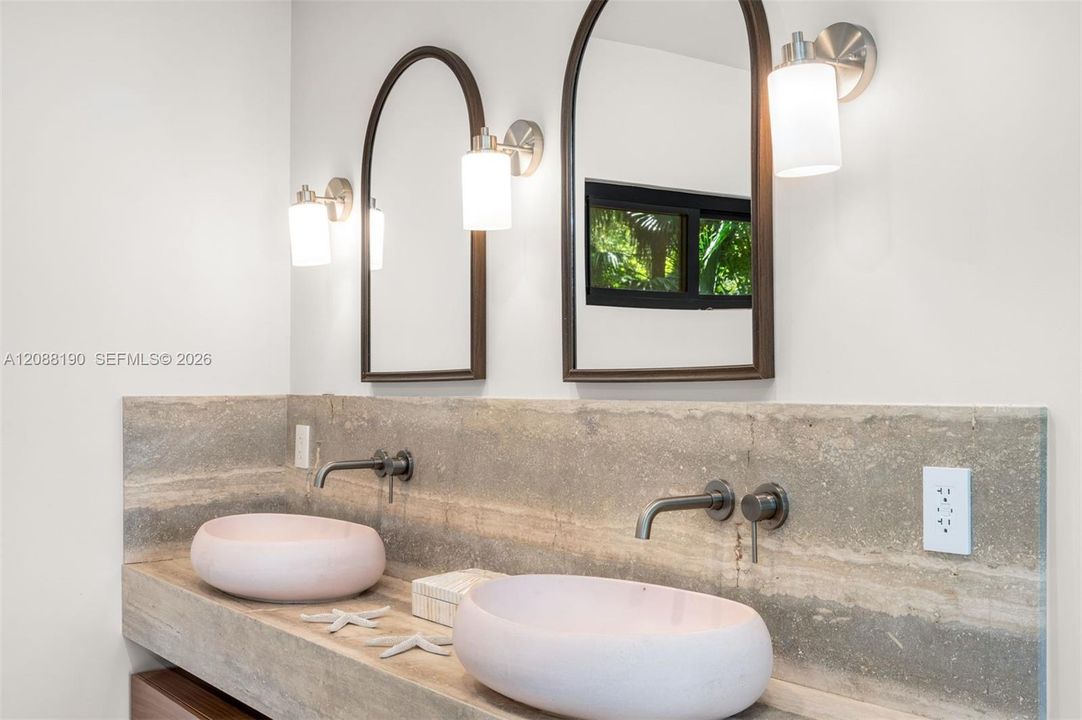 For Sale: $2,699,000 (4 beds, 3 baths, 3131 Square Feet)