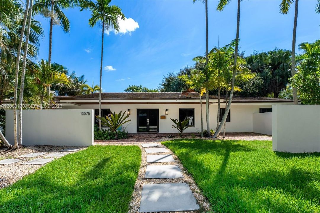 For Sale: $2,699,000 (4 beds, 3 baths, 3131 Square Feet)