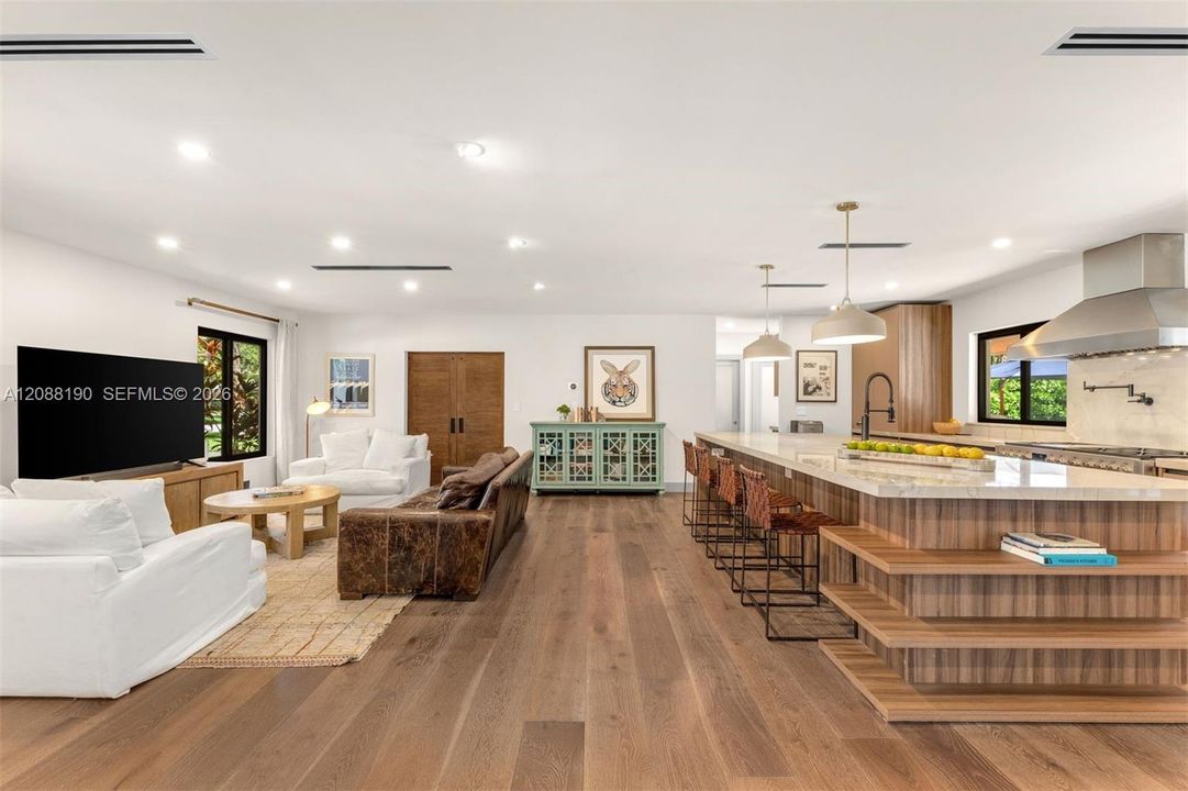 For Sale: $2,699,000 (4 beds, 3 baths, 3131 Square Feet)