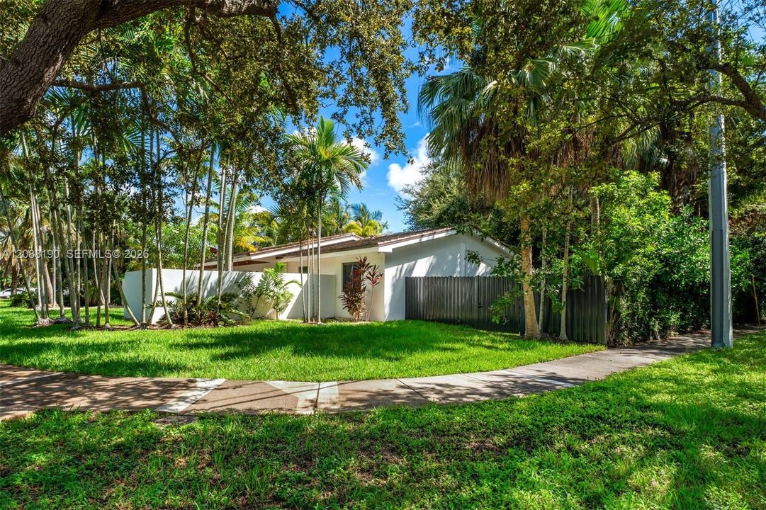 For Sale: $2,699,000 (4 beds, 3 baths, 3131 Square Feet)