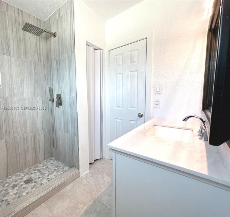 En Renta: $2,950 (3 camas, 2 baños, 1215 Pies cuadrados)