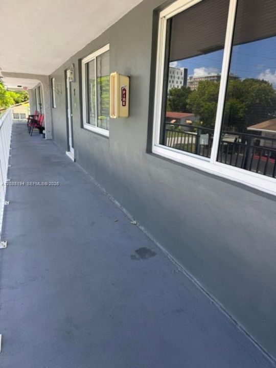 For Rent: $2,400 (3 beds, 2 baths, 990 Square Feet)