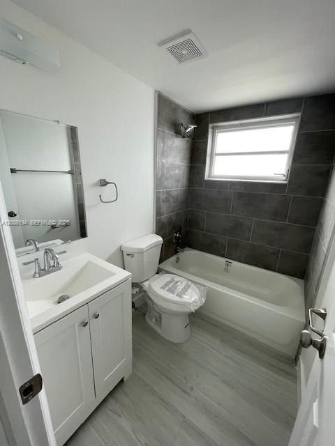 For Rent: $2,400 (3 beds, 2 baths, 990 Square Feet)