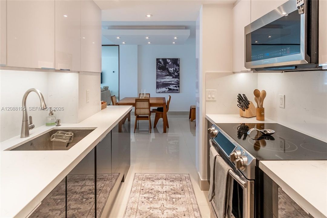 For Rent: $6,500 (2 beds, 2 baths, 1056 Square Feet)