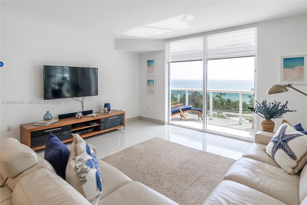 For Rent: $6,500 (2 beds, 2 baths, 1056 Square Feet)