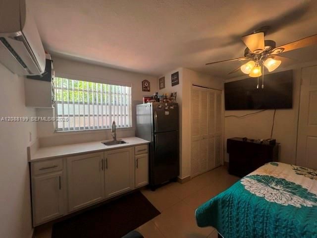 For Rent: $900 (0 beds, 1 baths, 220 Square Feet)