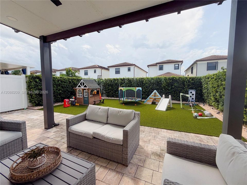 For Sale: $700,000 (3 beds, 2 baths, 1848 Square Feet)