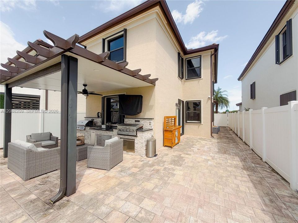 For Sale: $700,000 (3 beds, 2 baths, 1848 Square Feet)