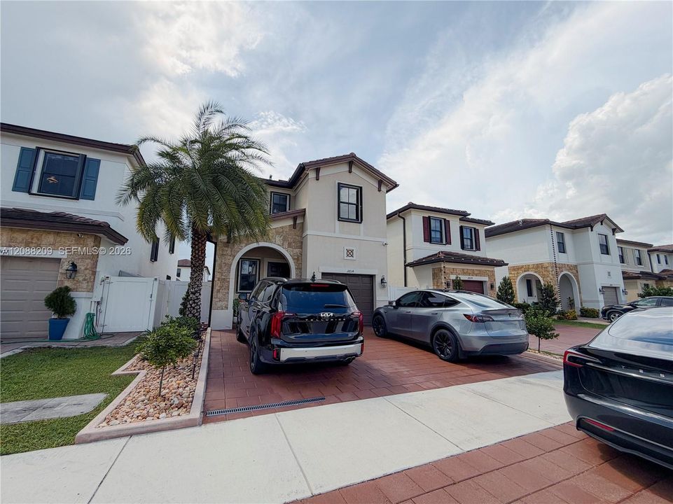 For Sale: $700,000 (3 beds, 2 baths, 1848 Square Feet)