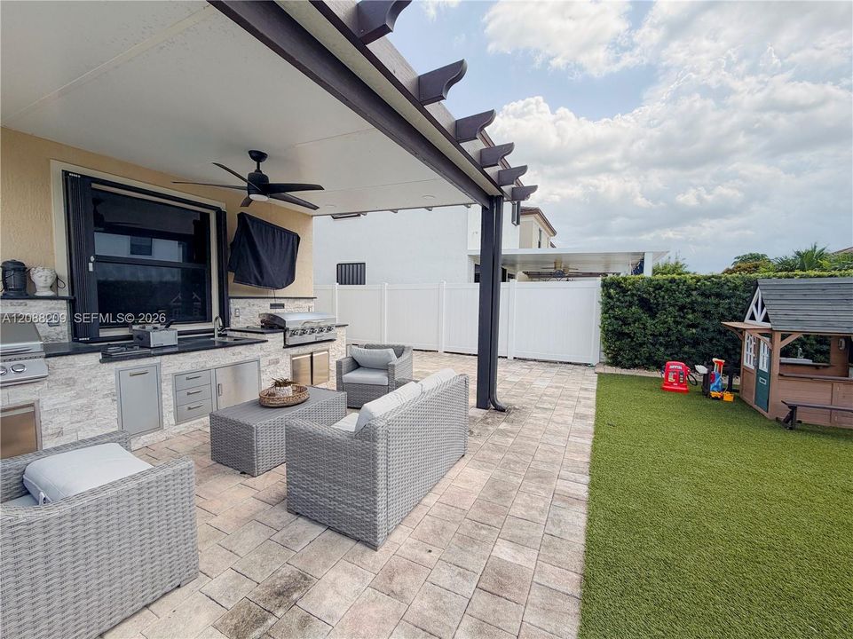 For Sale: $700,000 (3 beds, 2 baths, 1848 Square Feet)