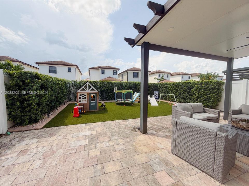 For Sale: $700,000 (3 beds, 2 baths, 1848 Square Feet)