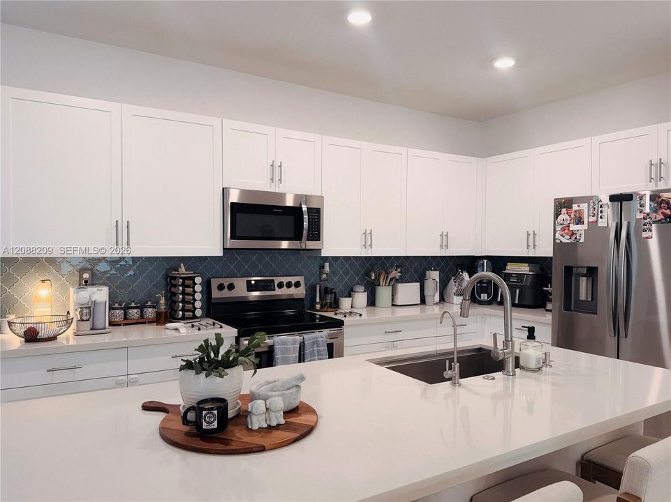 For Sale: $700,000 (3 beds, 2 baths, 1848 Square Feet)