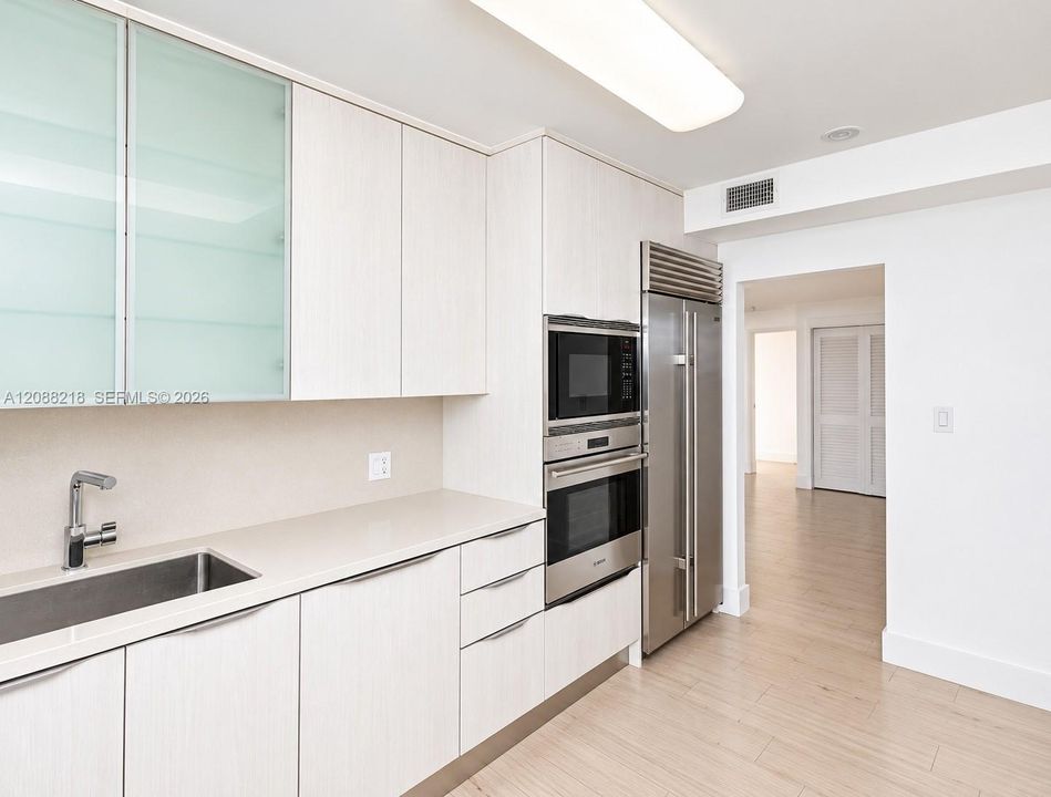 Active With Contract: $1,500,000 (2 beds, 2 baths, 1412 Square Feet)