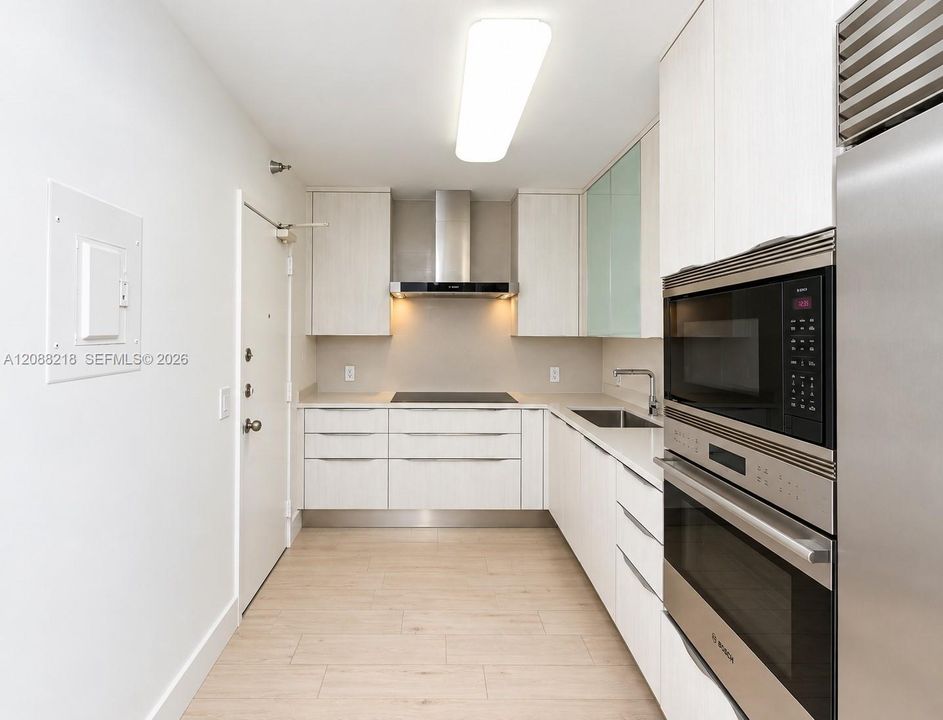 Active With Contract: $1,500,000 (2 beds, 2 baths, 1412 Square Feet)