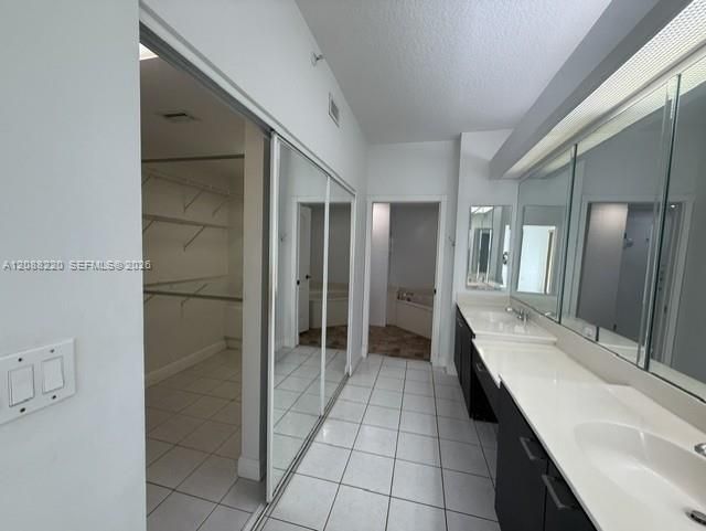 En Venta: $498,000 (2 camas, 2 baños, 1700 Pies cuadrados)