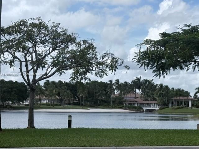 En Venta: $498,000 (2 camas, 2 baños, 1700 Pies cuadrados)